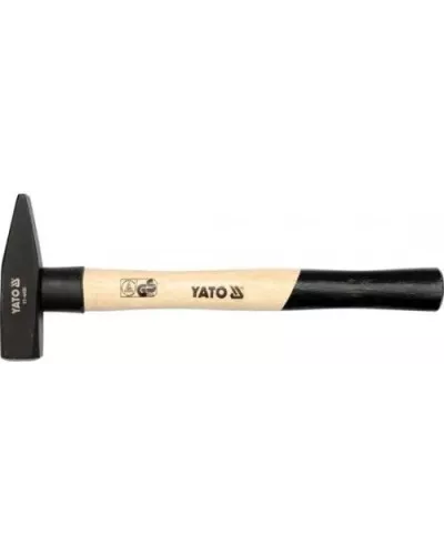 Молоток слесарный с деревянной ручкой  200гр 