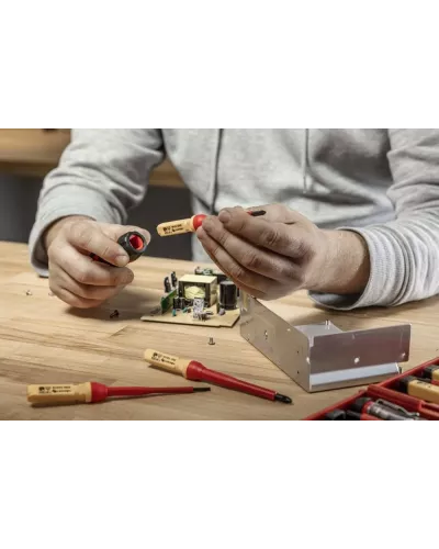 Набор диэлектрических отверток 1000 V, 13 пр. HT1S997
