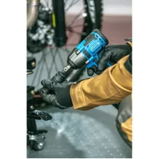 Аккумуляторный ударный гайковерт 400Nm HT2E200