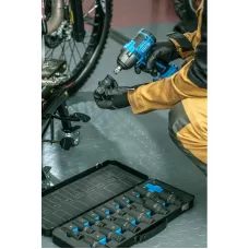 Аккумуляторный ударный гайковерт 400Nm HT2E200