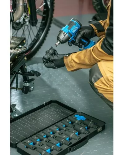 Аккумуляторный ударный гайковерт 400Nm HT2E200