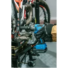 Аккумуляторный ударный гайковерт 400Nm HT2E200