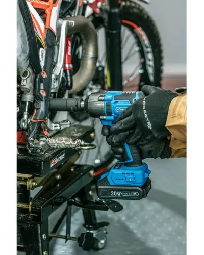 Аккумуляторный ударный гайковерт 400Nm HT2E200