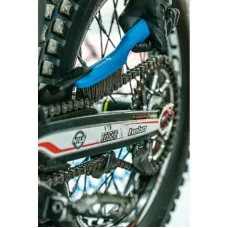 Проволочная щетка четырехрядная, стальная проволока HT3B621