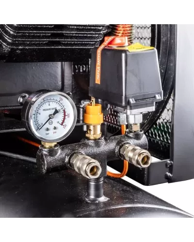 Компрессор масляный ременной AEROMAX 1050/300