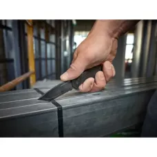 Hardline™ складной нож с зазубренным лезвием Milwaukee