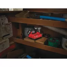 Быстрое зарядное устройство Milwaukee