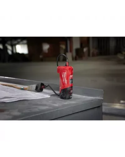 M12™ компактное зарядное устройство и источник питания M12 TC Milwaukee