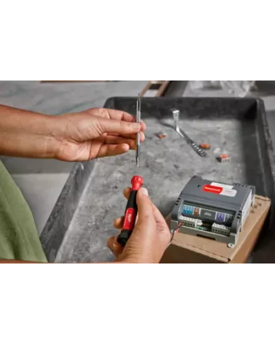 Отвертка для точной механики 4 IN 1 PRECISION MULTI-BIT SCREWDRIVER Milwaukee