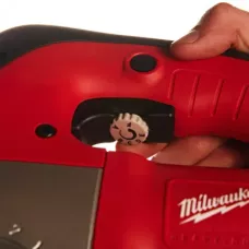 Лобзик со скобовидной рукояткой JSPE 135 Milwaukee