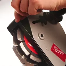 Штроборез мощностью 1500 Вт, диск 125 мм, глубина реза 30 мм WCE 30 Milwaukee