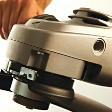 Углошлифовальная машина 2600 Вт AGVM 26-230 GEX Milwaukee