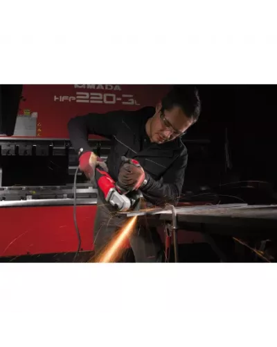 1550 Вт Углошлифовальная машина с AVS AGV 15-125 XC Milwaukee
