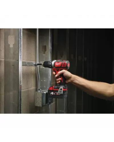 М18™ Компактная дрель-шуруповерт M18 BDD-402C Milwaukee