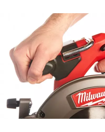 М18 FUEL™ 55 мм циркулярная пила по дереву и пластику M18 CCS55-0X Milwaukee
