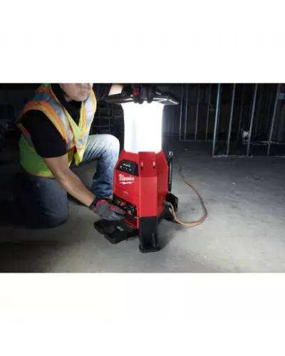 Аккумуляторный светодиодный фонарь c функцией зарядного устройства Milwaukee M18 ONESLDP-0 ONE-KEY  (Арт. 4933459160)