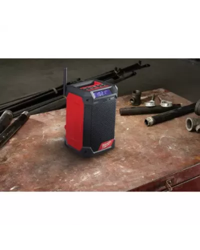 Радио DAB+ / зарядное устройство c Bluetooth Milwaukee