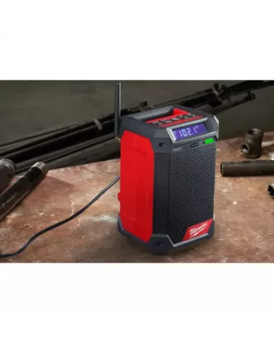 Радио DAB+ / зарядное устройство c Bluetooth Milwaukee