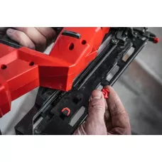 Аккумуляторный гвоздезабиватель(нейлер) с наклонным магазином Milwaukee M18 FN15GA-0X FUEL (Арт. 4933478091)