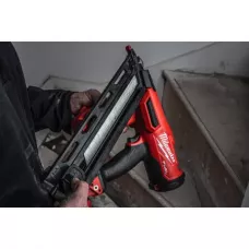 Аккумуляторный гвоздезабиватель(нейлер) с наклонным магазином Milwaukee M18 FN15GA-0X FUEL (Арт. 4933478091)