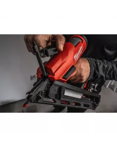 Аккумуляторный гвоздезабиватель(нейлер) с наклонным магазином Milwaukee M18 FN15GA-0X FUEL (Арт. 4933478091)