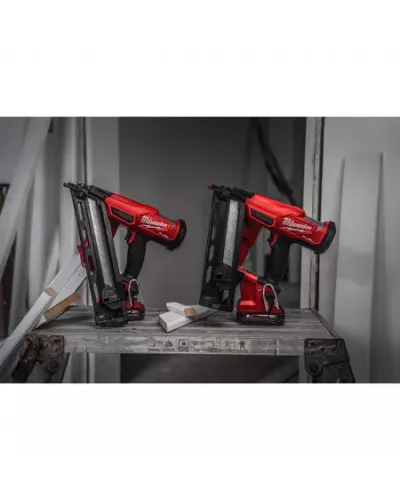 Аккумуляторный гвоздезабиватель(нейлер) с наклонным магазином Milwaukee M18 FN16GA-202X FUEL (Арт. 4933478092)