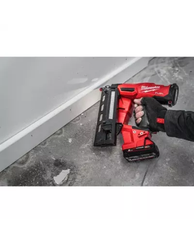 Аккумуляторный гвоздезабиватель(нейлер) с наклонным магазином Milwaukee M18 FN16GA-202X FUEL (Арт. 4933478092)