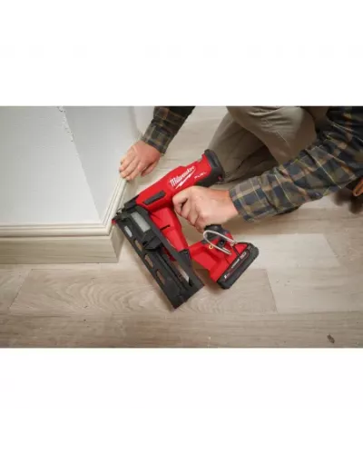 Аккумуляторный гвоздезабиватель(нейлер) с наклонным магазином Milwaukee M18 FN16GA-202X FUEL (Арт. 4933478092)
