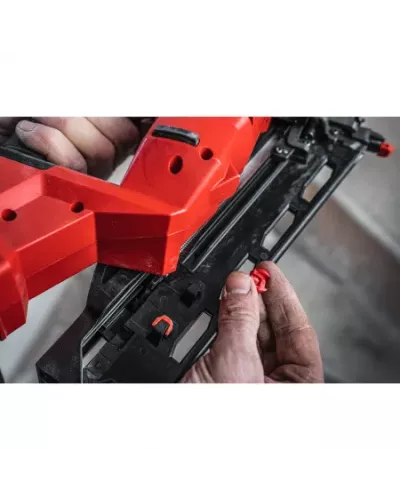 M18 FUEL™ 16 GA угловой отделочный нейлер M18 FN16GA-0X Milwaukee