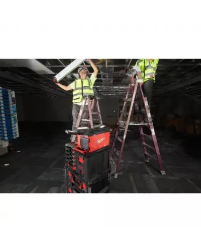Аккумуляторный фонарь, зарядное устройство PACKOUT M18 POALC-0 Milwaukee