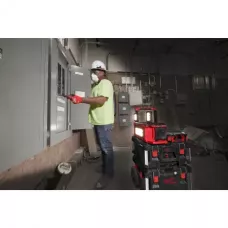 Аккумуляторный фонарь, зарядное устройство PACKOUT M18 POALC-0 Milwaukee