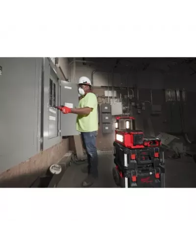 Аккумуляторный фонарь, зарядное устройство PACKOUT M18 POALC-0 Milwaukee