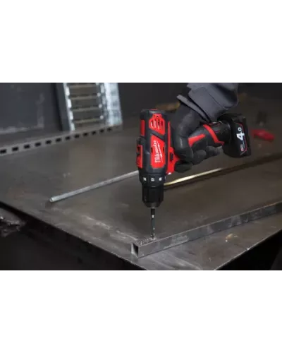 Аккумуляторная безударная дрель-шуруповерт Milwaukee M12 BDD-201C (Арт. 4933479439)