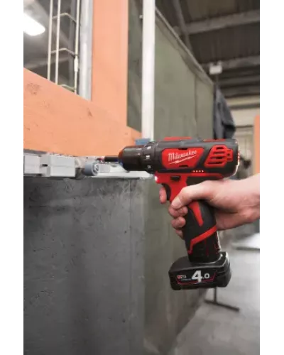 Аккумуляторная безударная дрель-шуруповерт Milwaukee M12 BDD-201C (Арт. 4933479439)