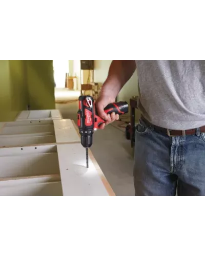 Аккумуляторная безударная дрель-шуруповерт Milwaukee M12 BDD-201C (Арт. 4933479439)