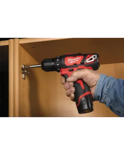 Аккумуляторная безударная дрель-шуруповерт Milwaukee M12 BDD-201C (Арт. 4933479439)