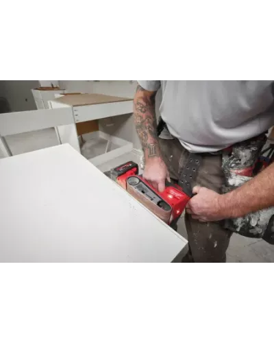 Аккумуляторная ленточная шлифовальная машина Milwaukee M18 FBTS75-502X FUEL (Арт. 4933479615)