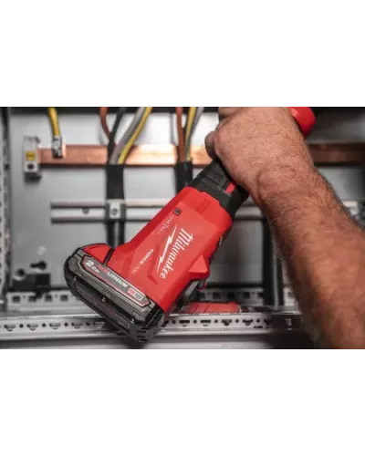 Аккумуляторный инструмент для обжима кабеля M18 ONEHCCT60-202C Milwaukee