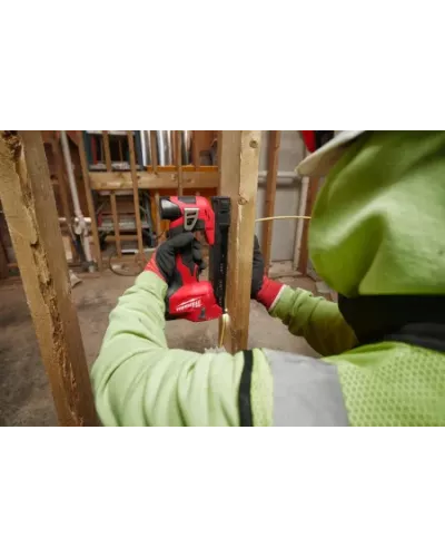Аккумуляторный субкомпактный степлер для кабеля Milwaukee M12 BCST-0 (Арт. 4933480488)