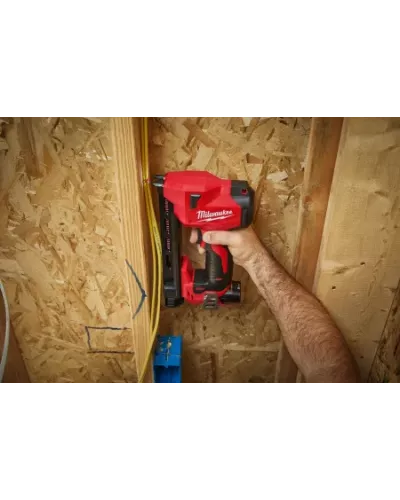 Аккумуляторный субкомпактный степлер для кабеля Milwaukee M12 BCST-0 (Арт. 4933480488)
