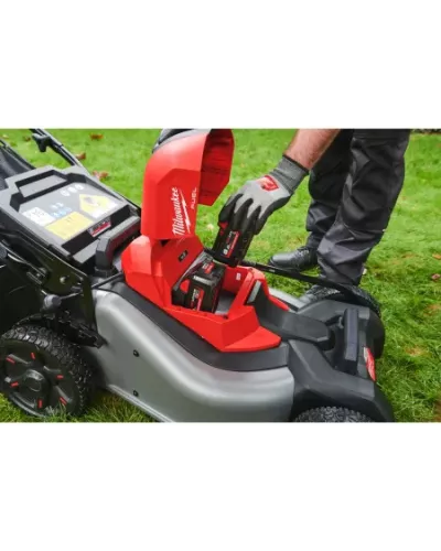 Аккумуляторная газонокосилка M18 F2LM46-802 FUEL Milwaukee