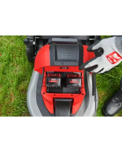 Аккумуляторная газонокосилка M18 F2LM46-802 FUEL Milwaukee