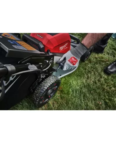 Аккумуляторная газонокосилка M18 F2LM46-802 FUEL Milwaukee