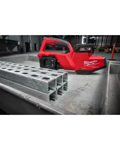Аккумуляторный инструмент для резки профилей M18 STSO-0B Milwaukee