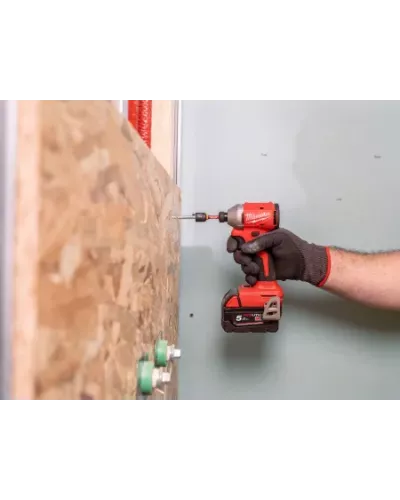 Аккумуляторный винтовёрт M18 BLIDRC-402C Milwaukee