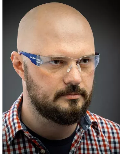 ЗУБР прозрачные, химическистойкие, устойчивая к царапинам и запотеванию, защитные очки БАРЬЕР 110487