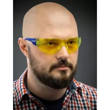 ЗУБР желтые, химическистойкие, устойчивая к царапинам и запотеванию линза, защитные очки БАРЬЕР 110488