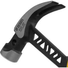 Молоток-гвоздодёр DENZEL 450 г, цельнокованый,боек с магнитом, двухкомп. обрезин. рук-ка