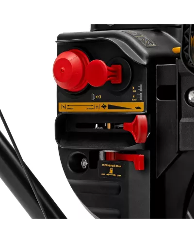 Бензиновая снегоуборочная машина SBM 610S PRO, 212 cc, электростартер, фара, обогрев Denzel