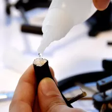 Суперклей цианоакрилатный AKFIX 705 двухкомпонентный клей 25 г, отвердитель 100 мл (AN705_25)